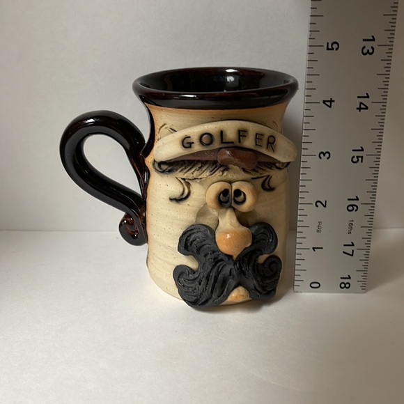 Hand crafted pottery face mug “golfer” signed by artist - Picture 6 of 7